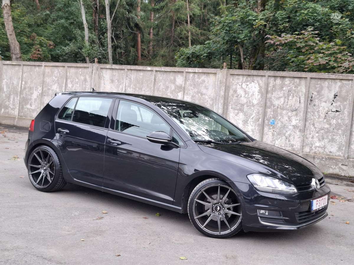 Volkswagen Golf - 1