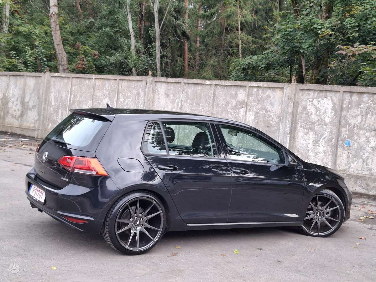 Volkswagen Golf - 2