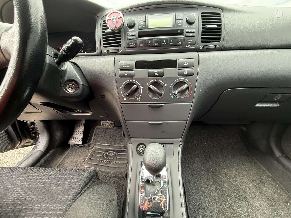 Toyota Corolla - 9