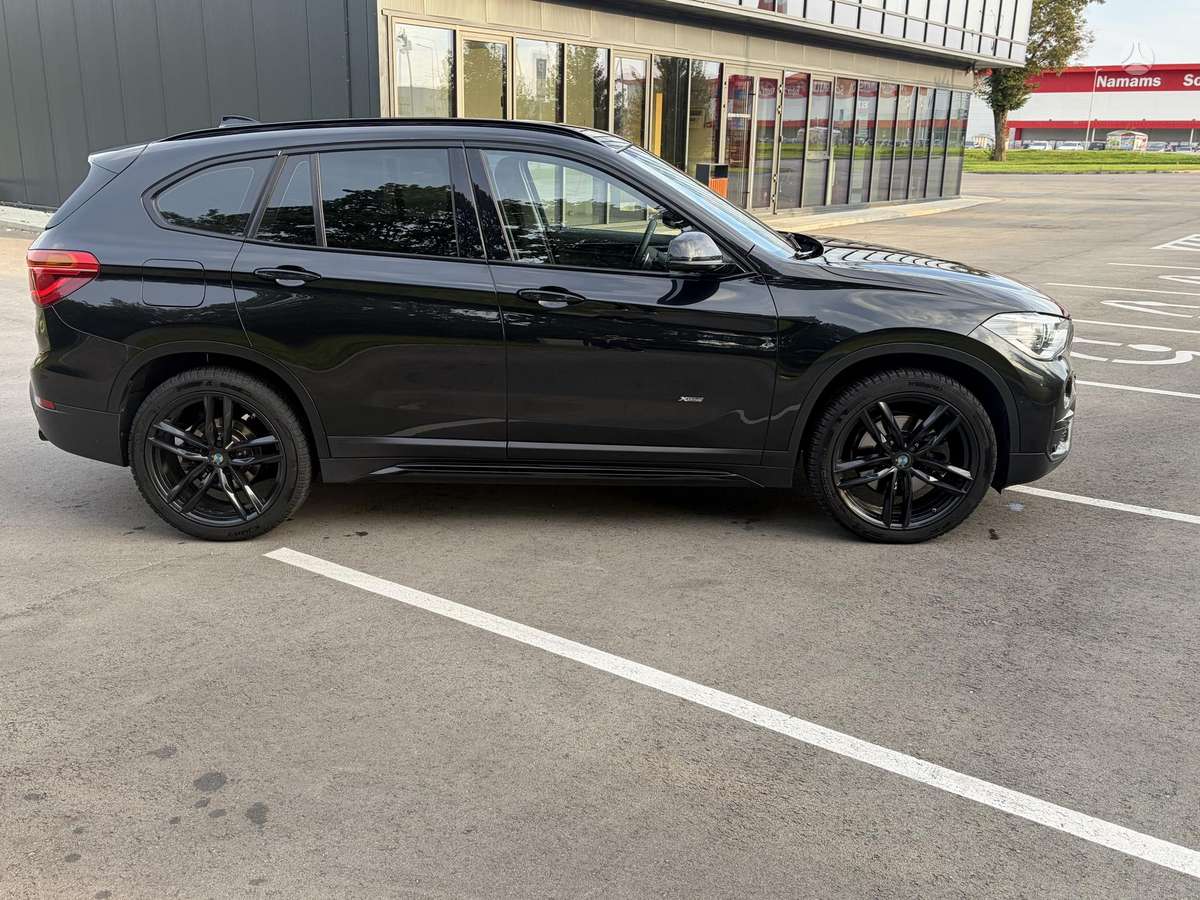 BMW X1, 2.0 l., off-road / crossover