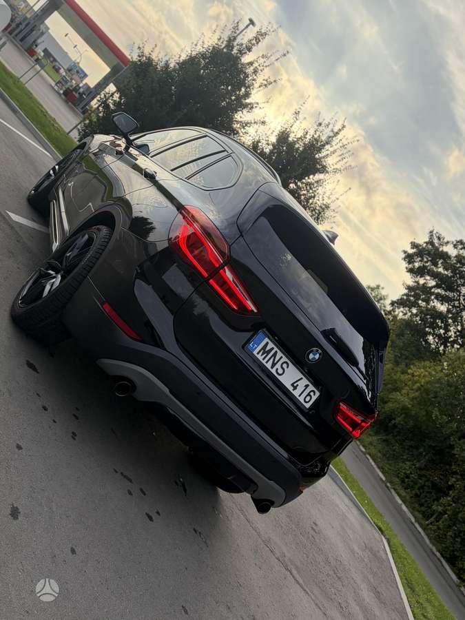 BMW X1, 2.0 l., off-road / crossover