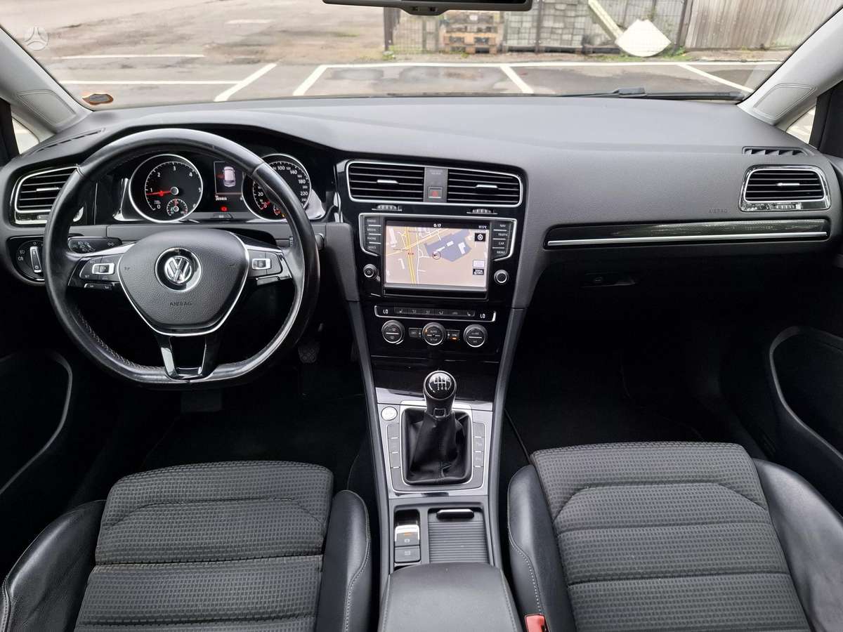Volkswagen Golf - 3