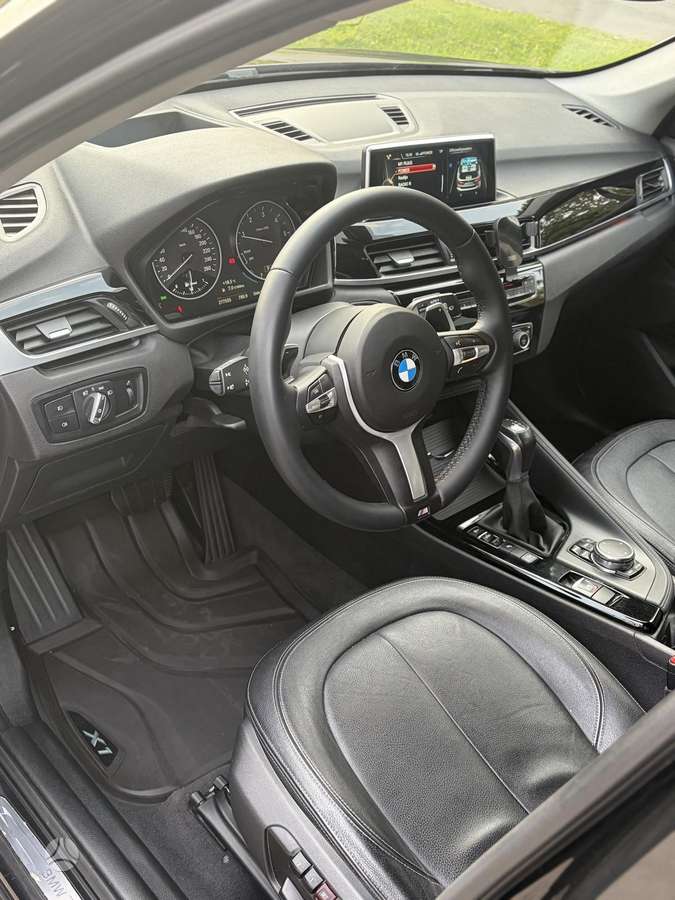 BMW X1, 2.0 l., off-road / crossover