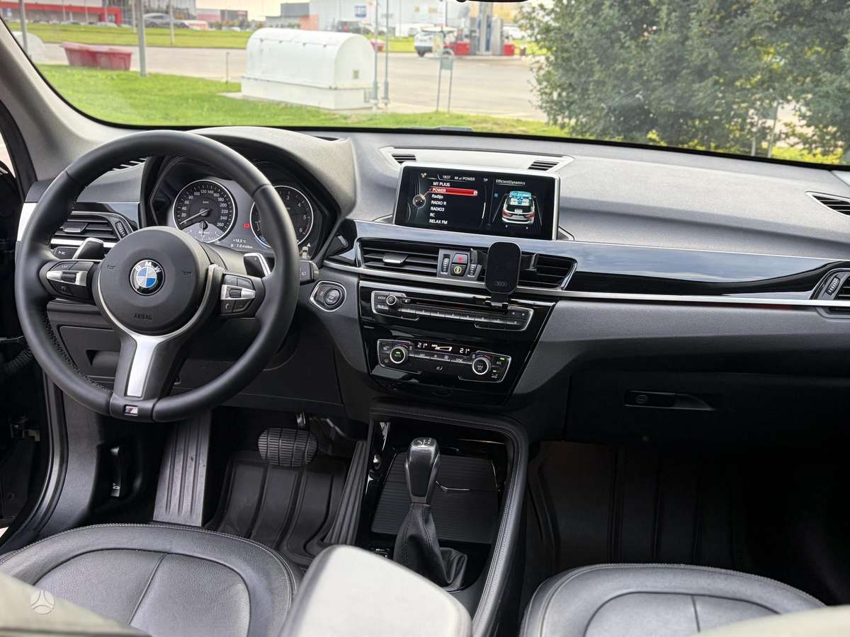 BMW X1, 2.0 l., off-road / crossover
