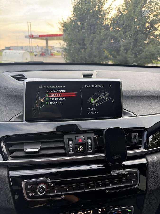 BMW X1, 2.0 l., off-road / crossover