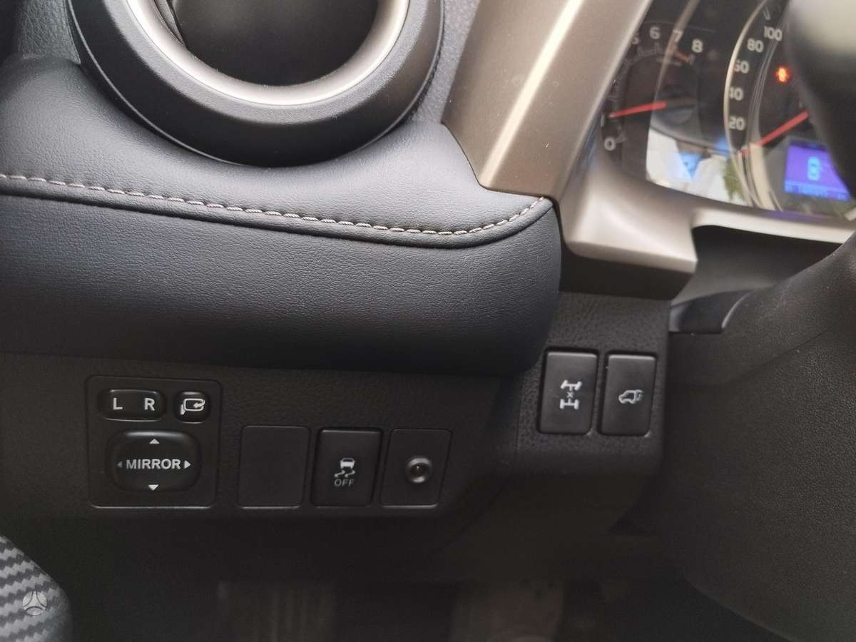 Toyota RAV4 - 8