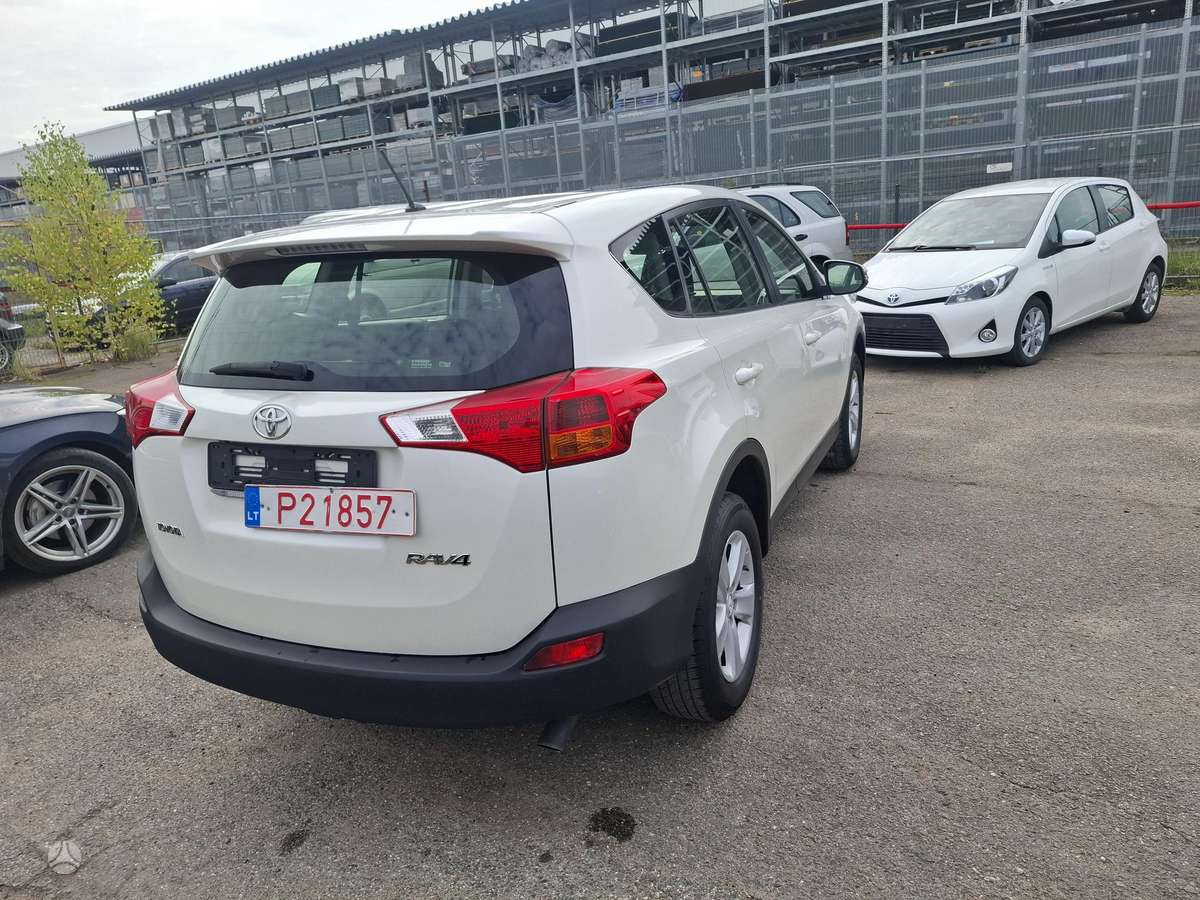 Toyota RAV4 - 6