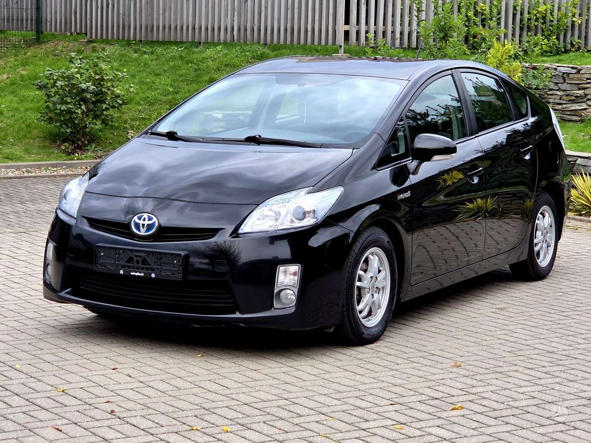 Toyota Prius - 4
