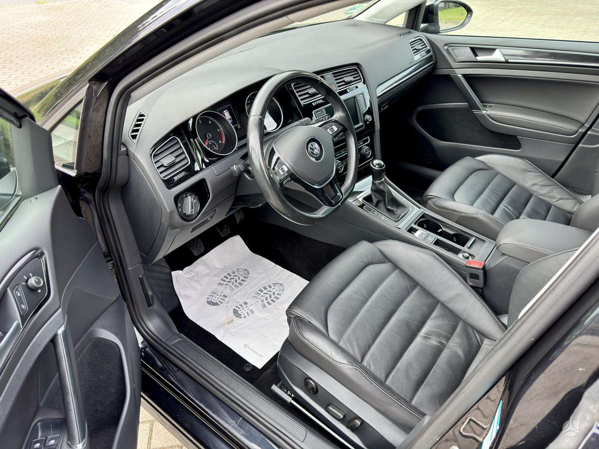 Volkswagen Golf - 10