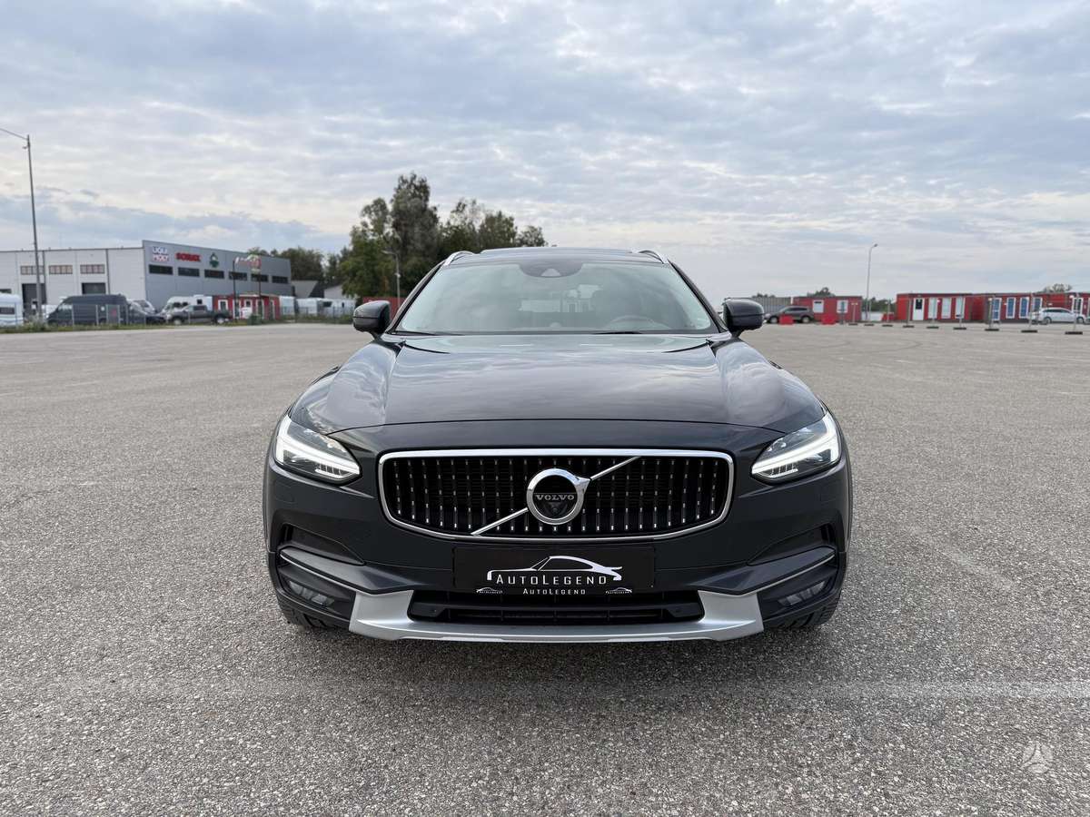 Volvo V90 Cross Country - 8