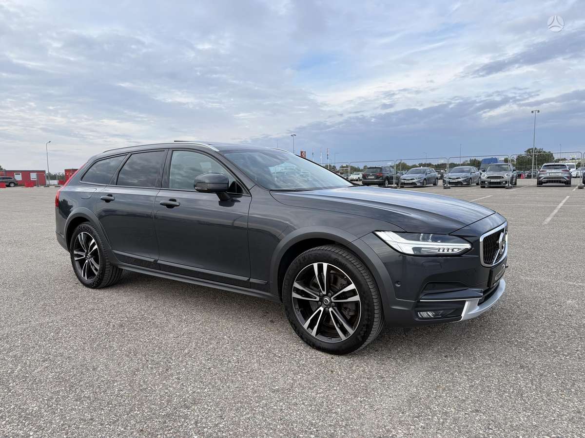 Volvo V90 Cross Country - 11