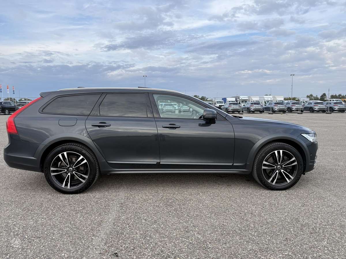 Volvo V90 Cross Country - 7