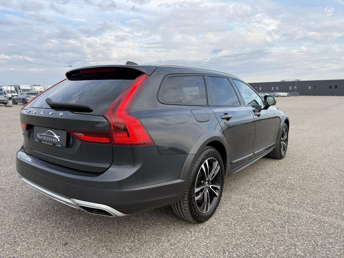 Volvo V90 Cross Country - 5