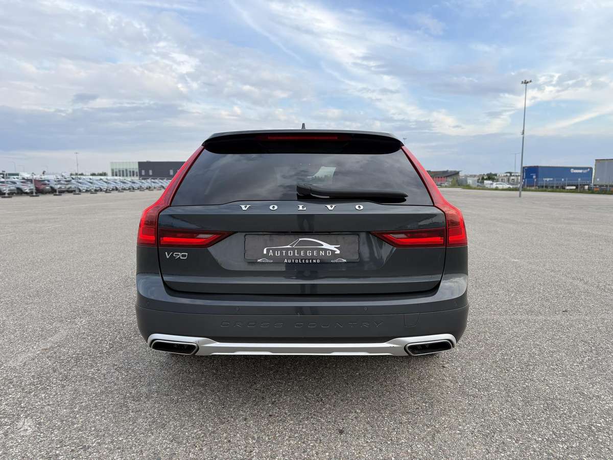 Volvo V90 Cross Country - 9