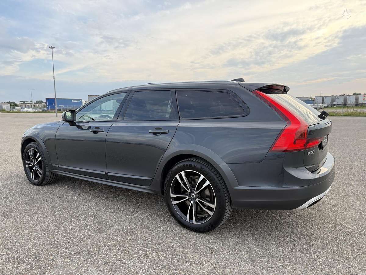 Volvo V90 Cross Country - 12