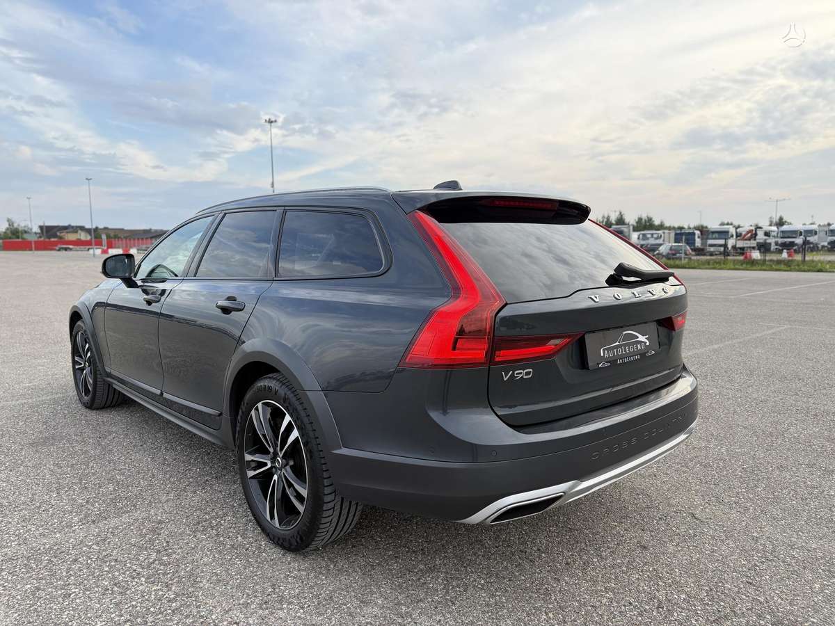 Volvo V90 Cross Country - 4