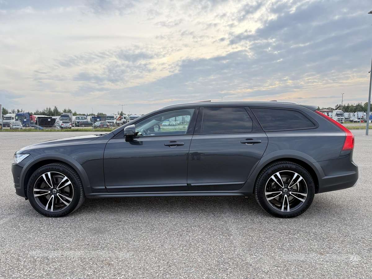 Volvo V90 Cross Country - 6