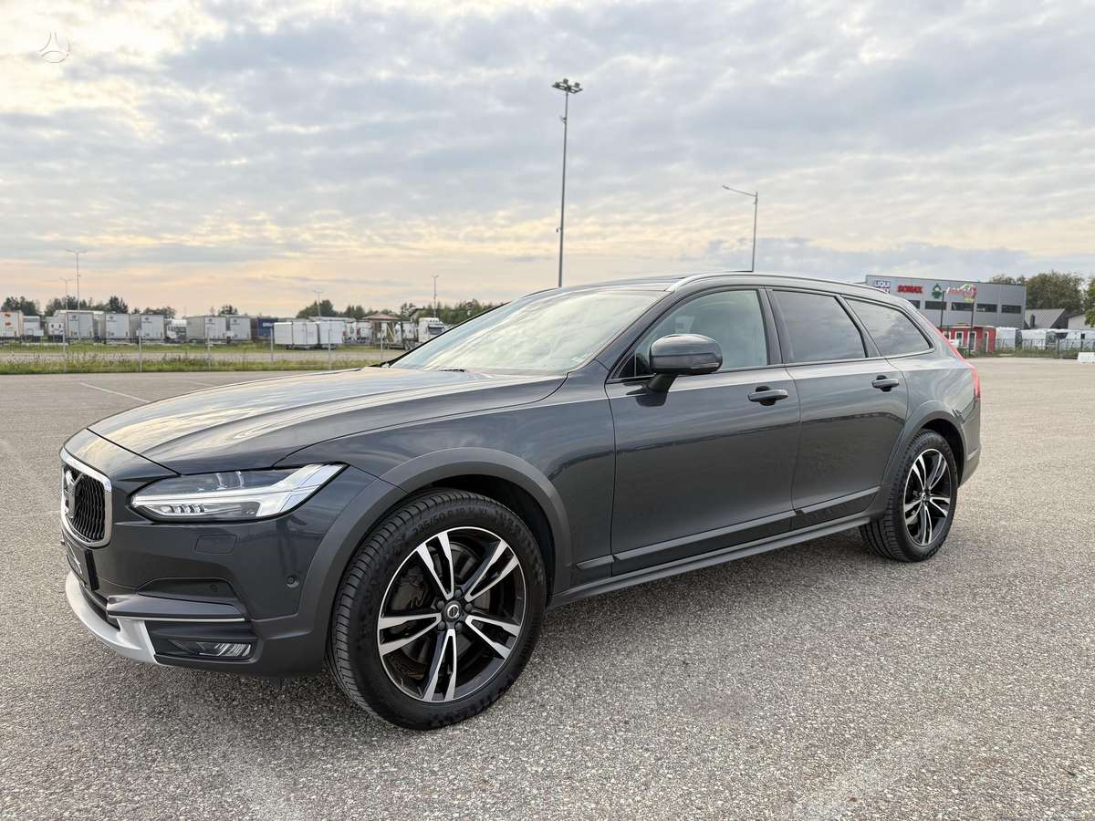 Volvo V90 Cross Country - 10