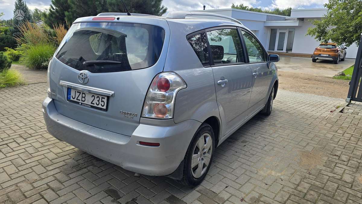 Toyota Corolla Verso - 2