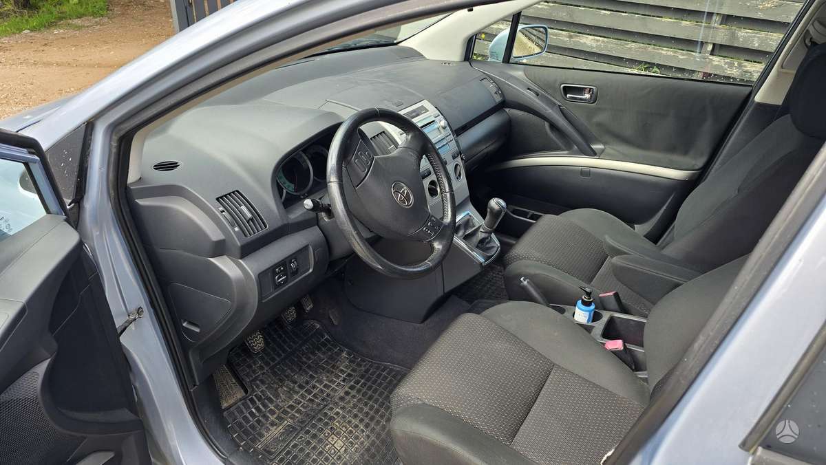 Toyota Corolla Verso - 5