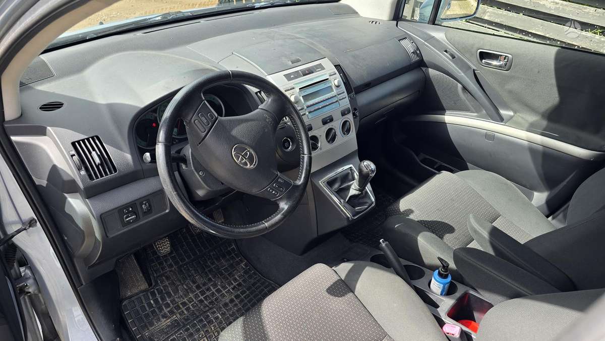 Toyota Corolla Verso - 6