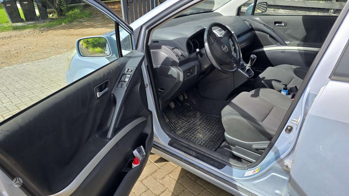 Toyota Corolla Verso - 7