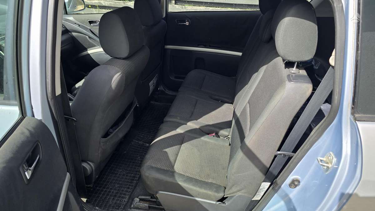 Toyota Corolla Verso - 8