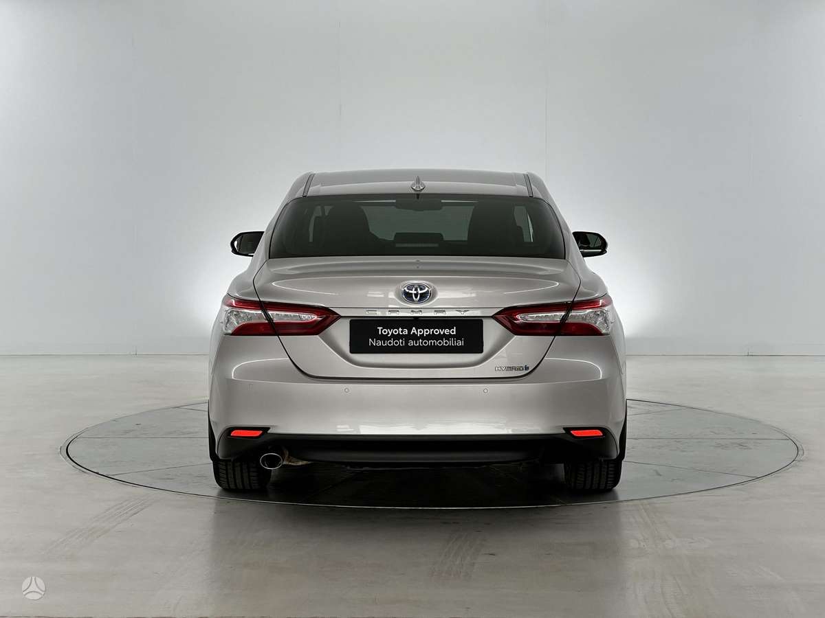 Toyota Camry - 4