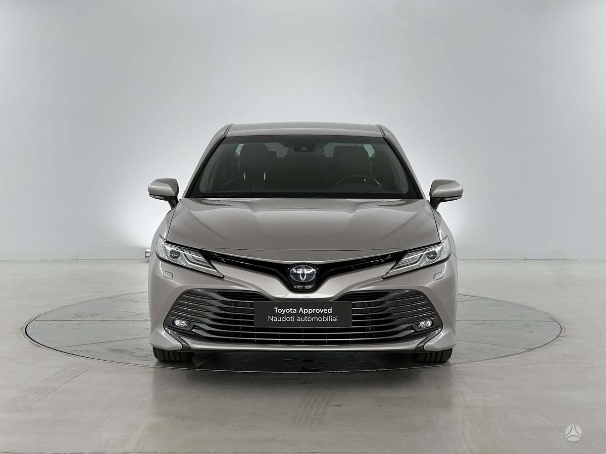 Toyota Camry - 5