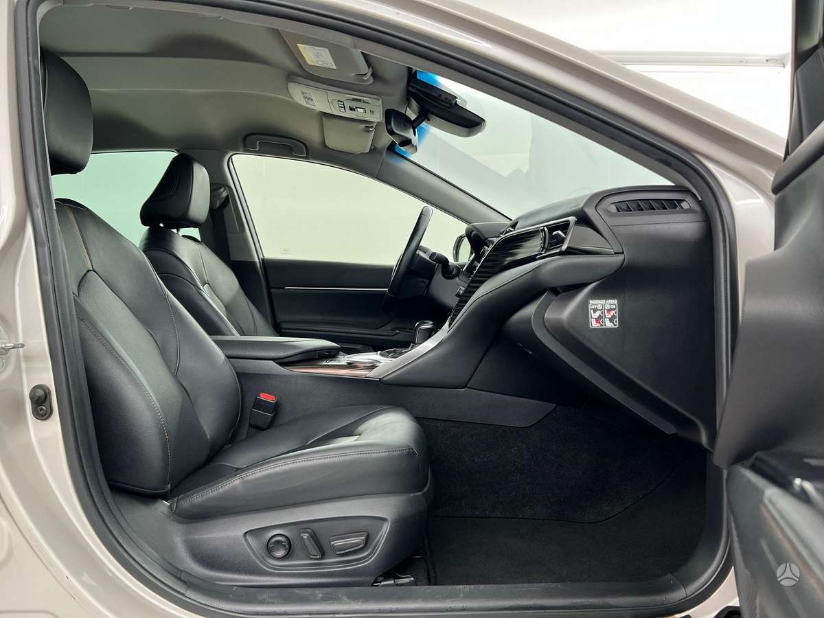 Toyota Camry - 6