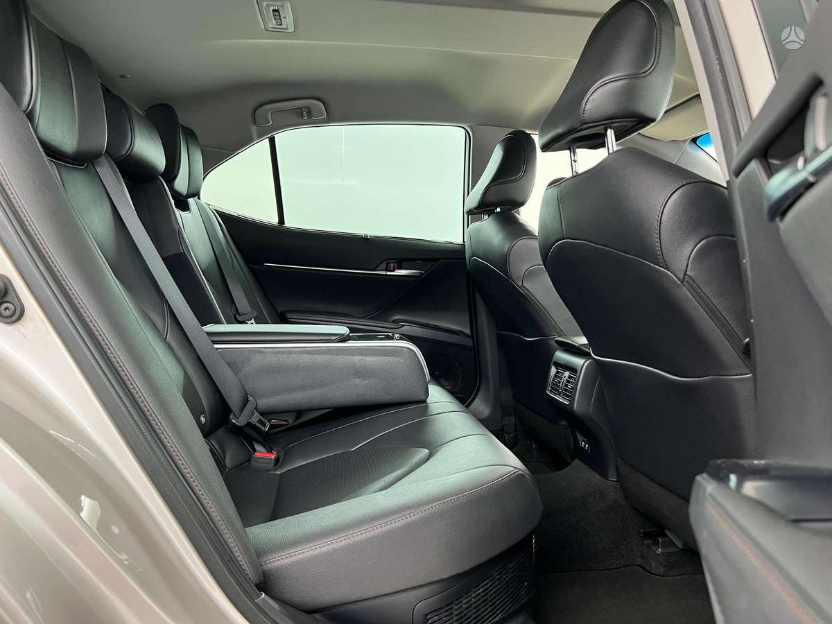 Toyota Camry - 7