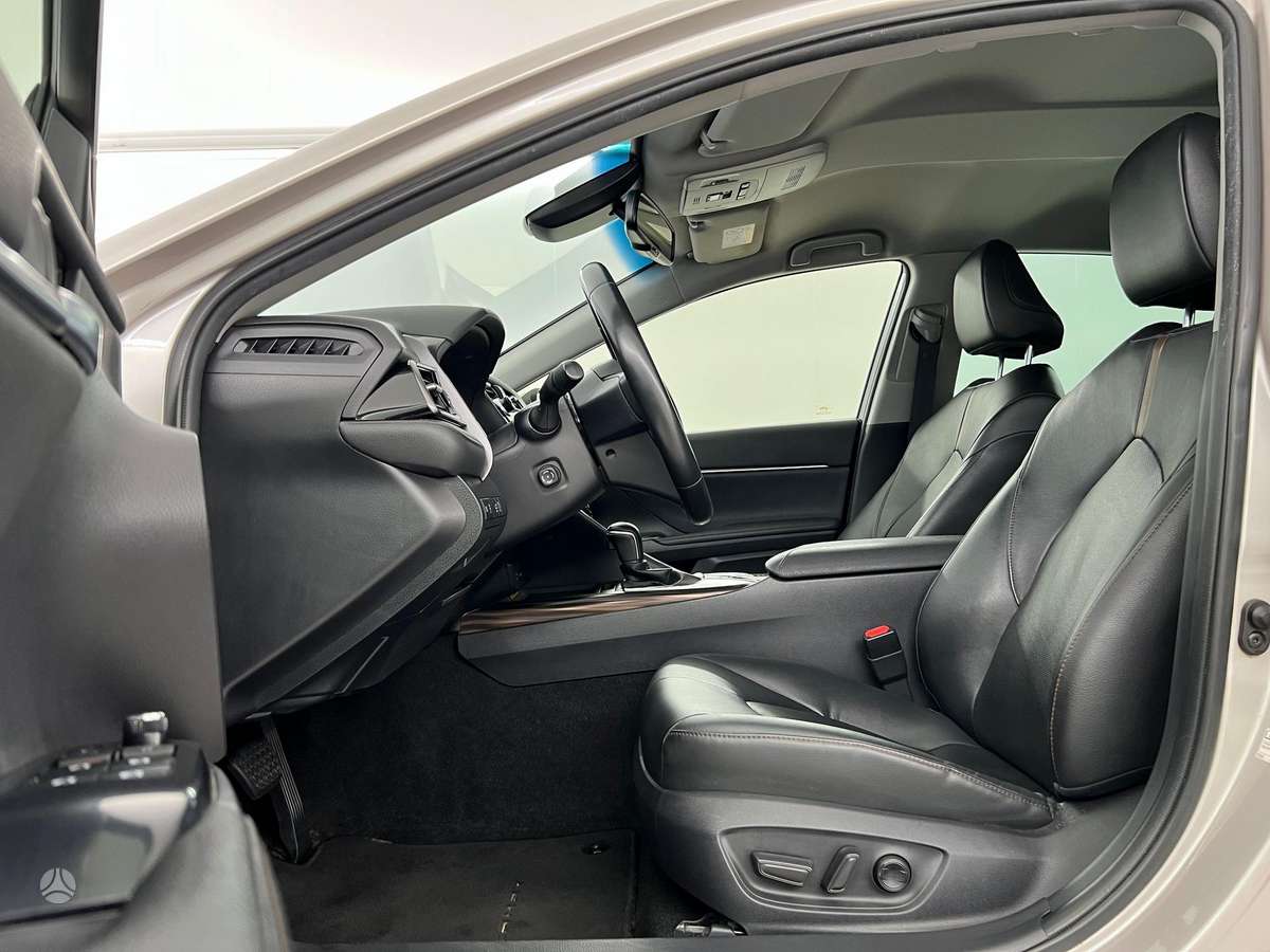 Toyota Camry - 11