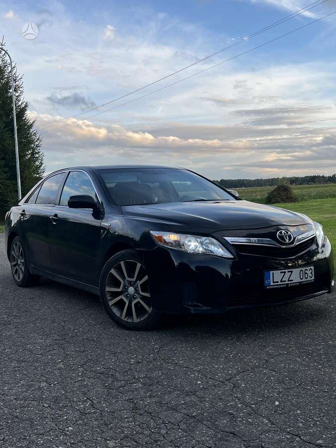 Toyota Camry - 1