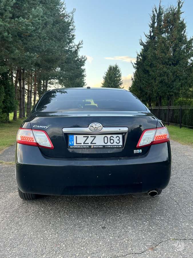Toyota Camry - 4