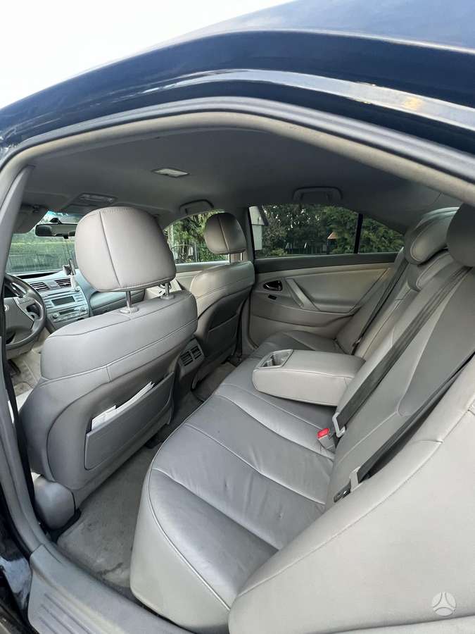 Toyota Camry - 10