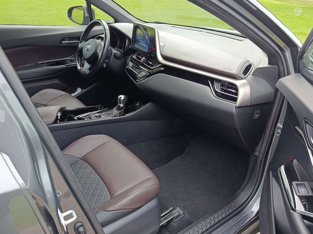 Toyota C-HR - 11