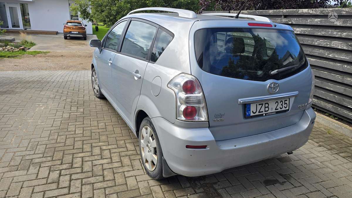 Toyota Corolla Verso - 4