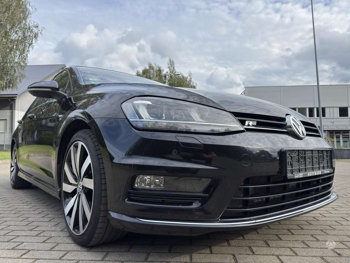 Volkswagen Golf - 1