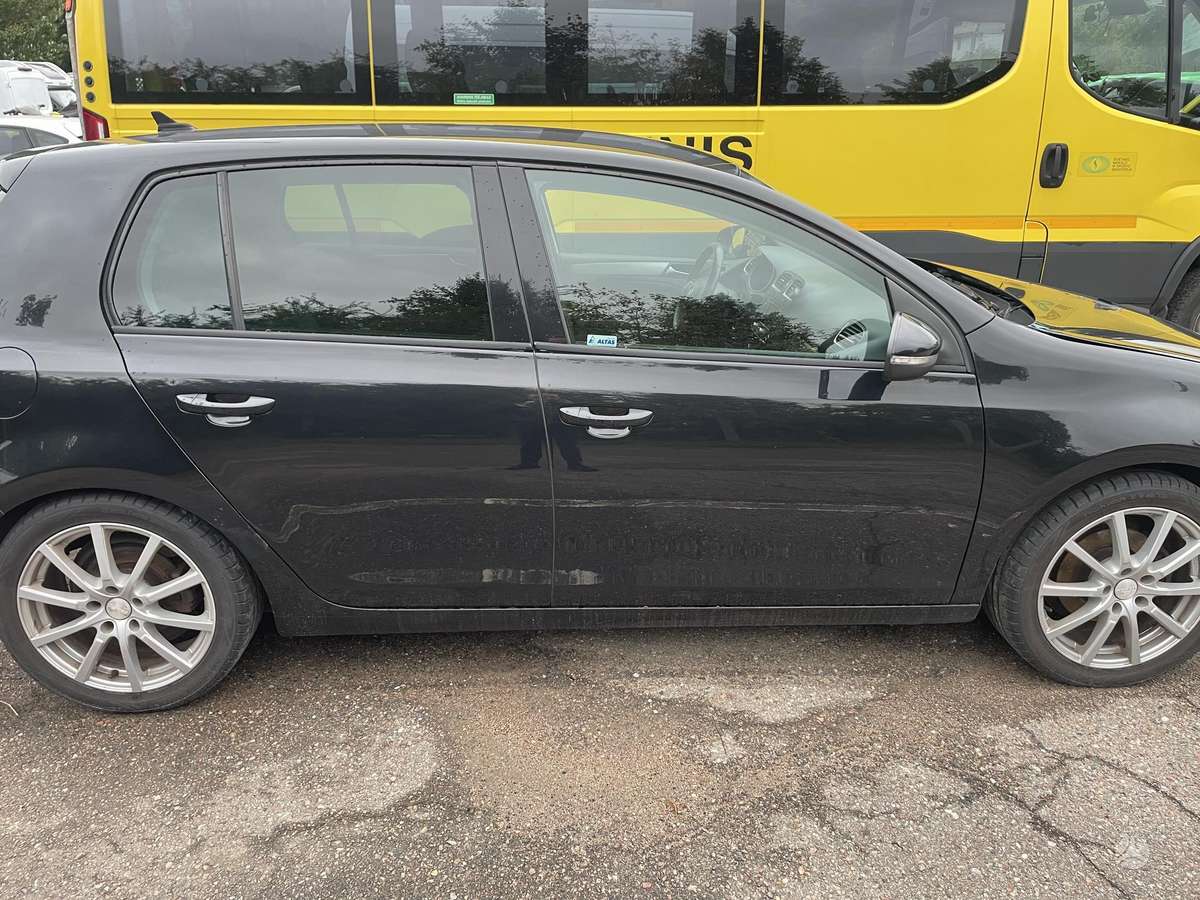 Volkswagen Golf - 2