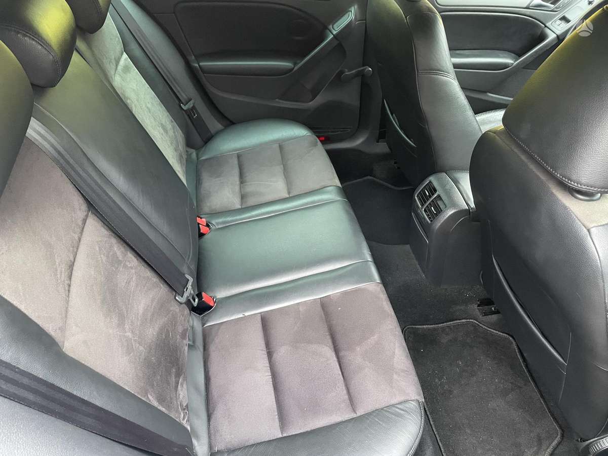 Volkswagen Golf - 6