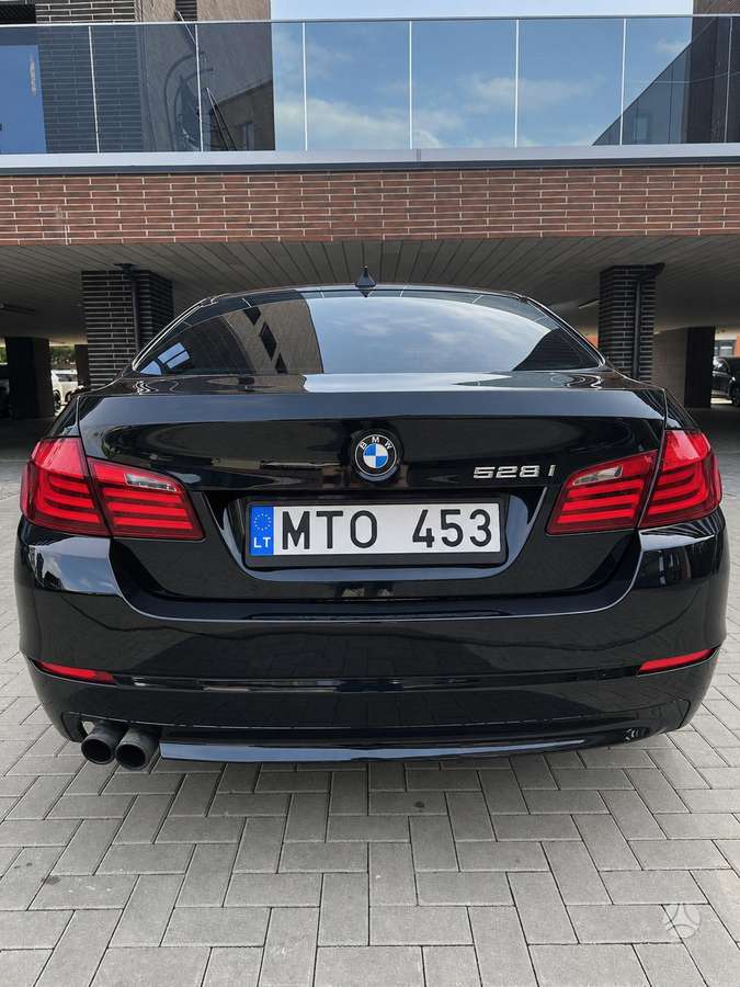 BMW 528, 2.0 l., Седан