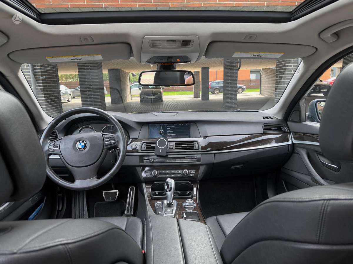 BMW 528, 2.0 l., Седан