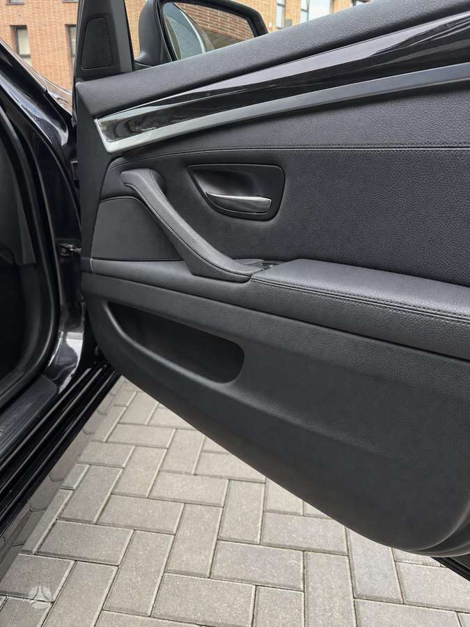 BMW 528, 2.0 l., Седан