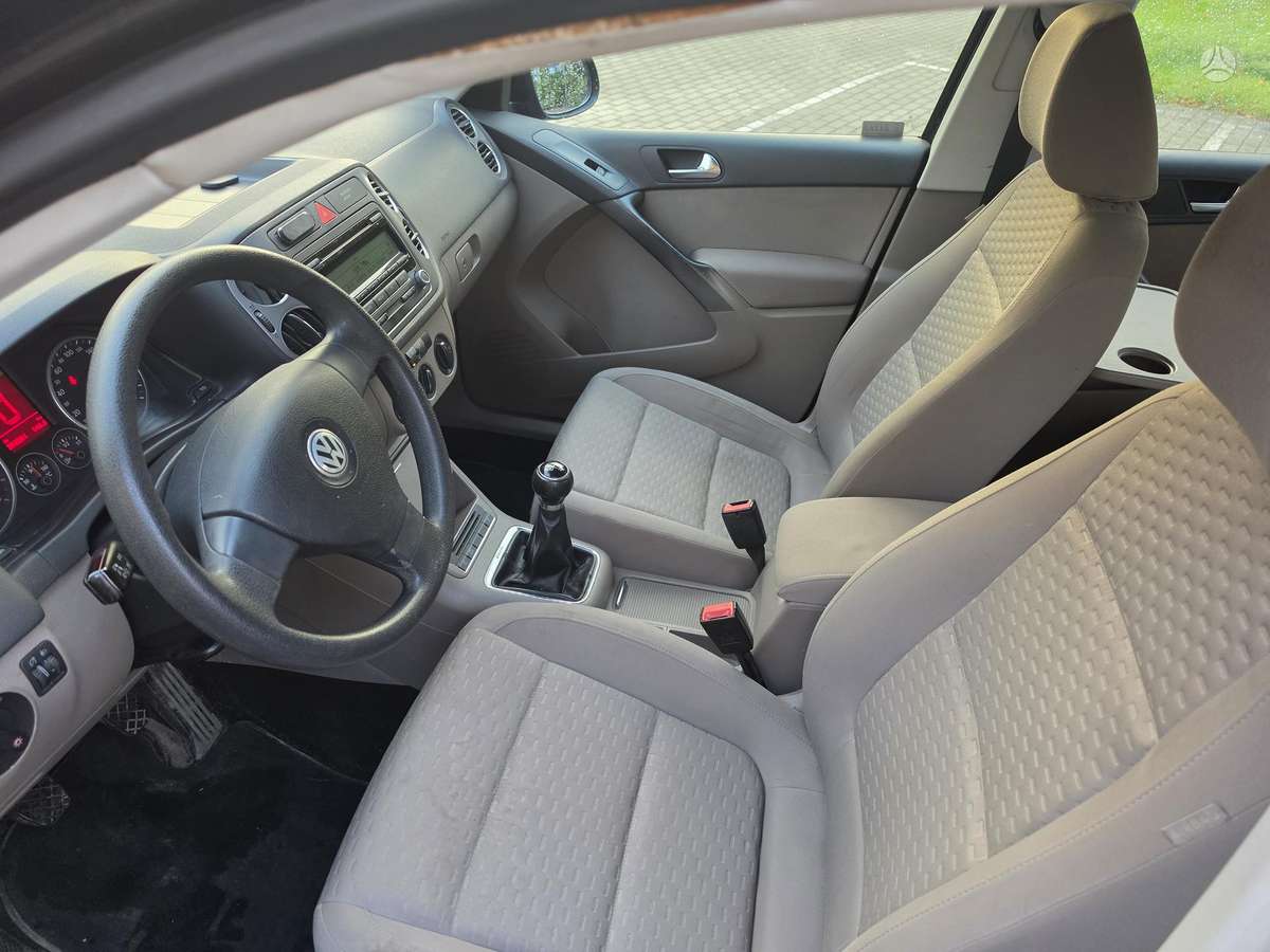 Volkswagen Tiguan - 8