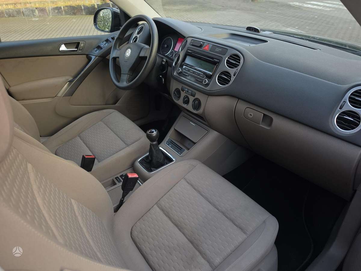 Volkswagen Tiguan - 10