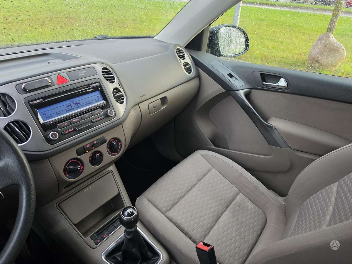 Volkswagen Tiguan - 11