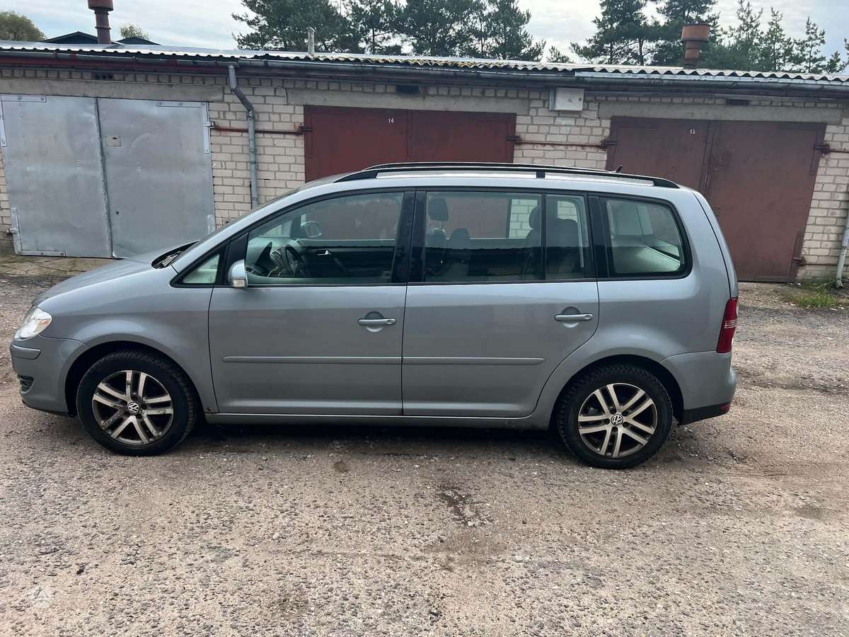 Volkswagen Touran - 2