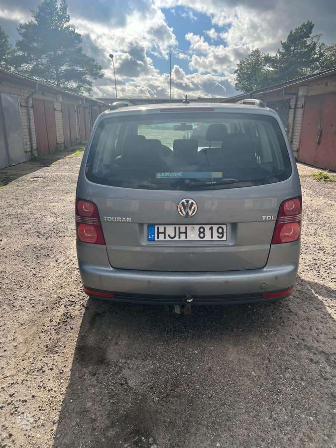 Volkswagen Touran - 3