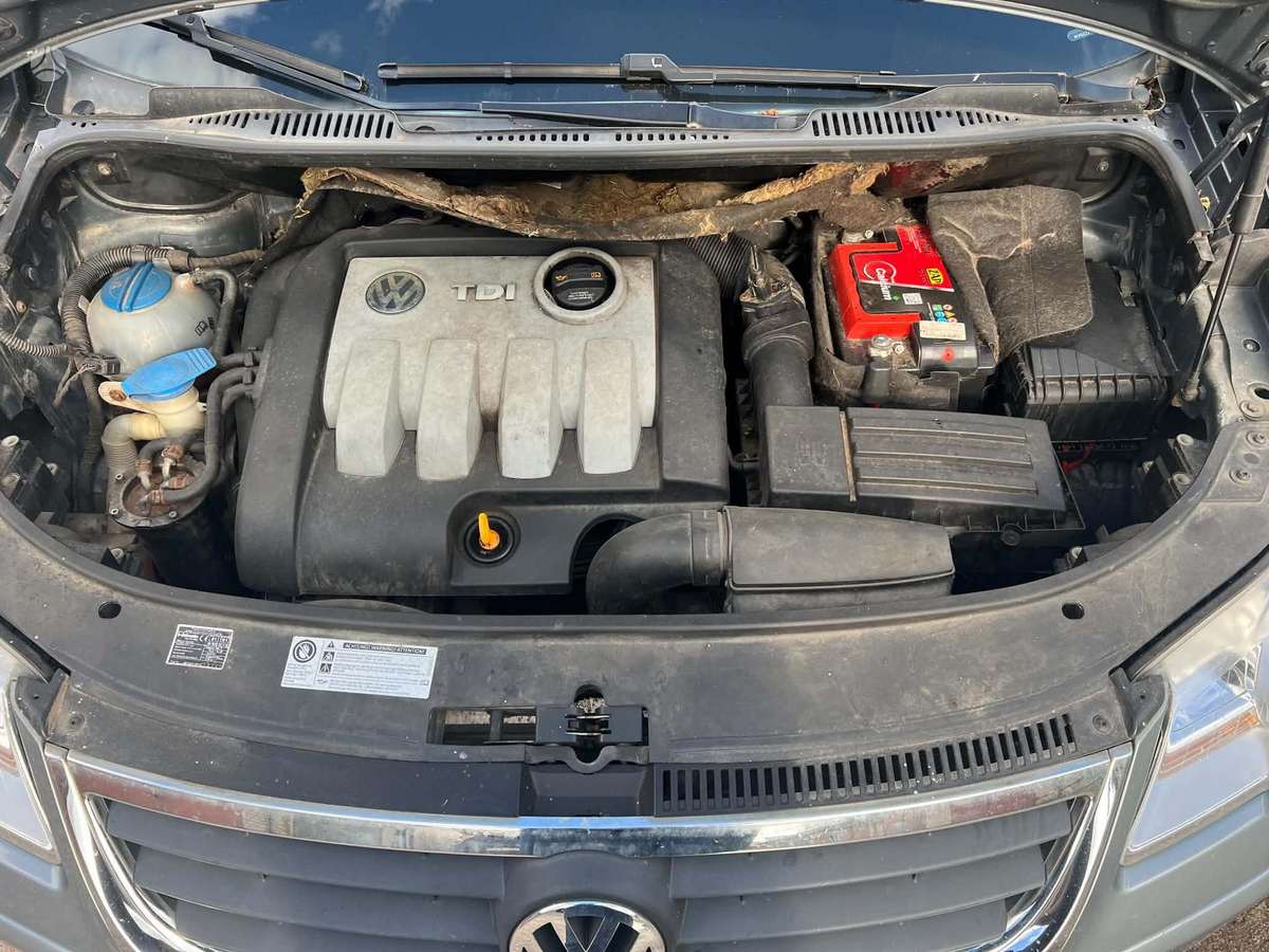 Volkswagen Touran - 4