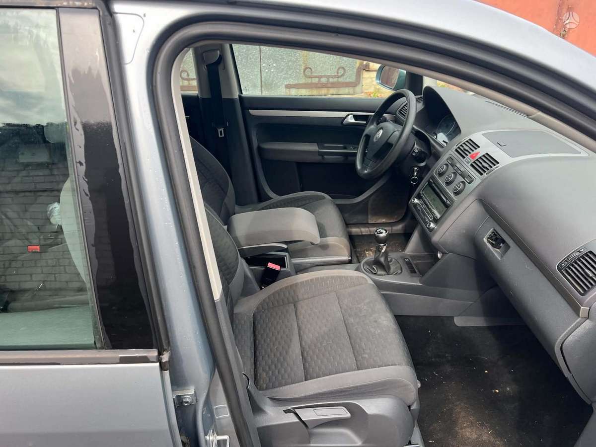 Volkswagen Touran - 7